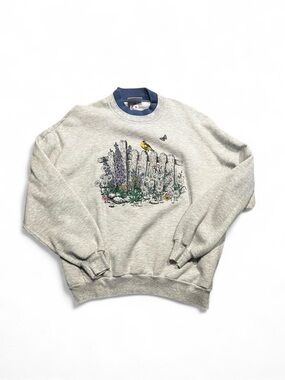 Heather Gray Crewneck Sweatshirt with Garden and Bird Motif